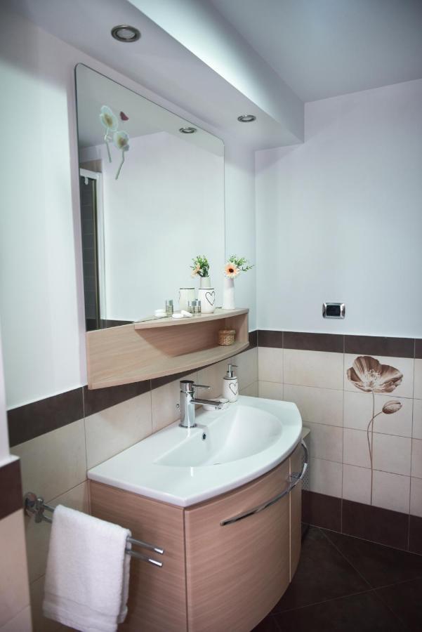 Modern Apartament ฟาการาช ภายนอก รูปภาพ